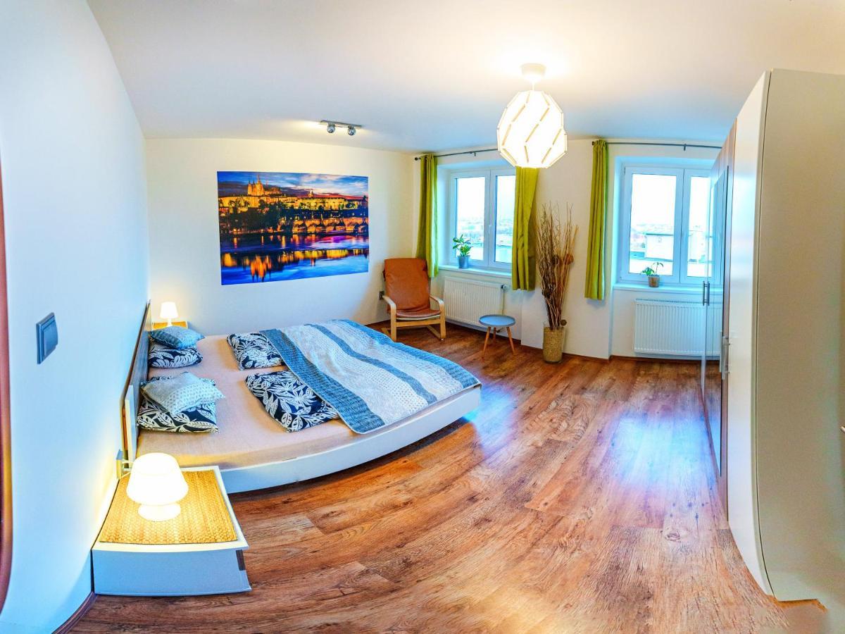 Apartment Pod Sychrovem Praga Esterno foto