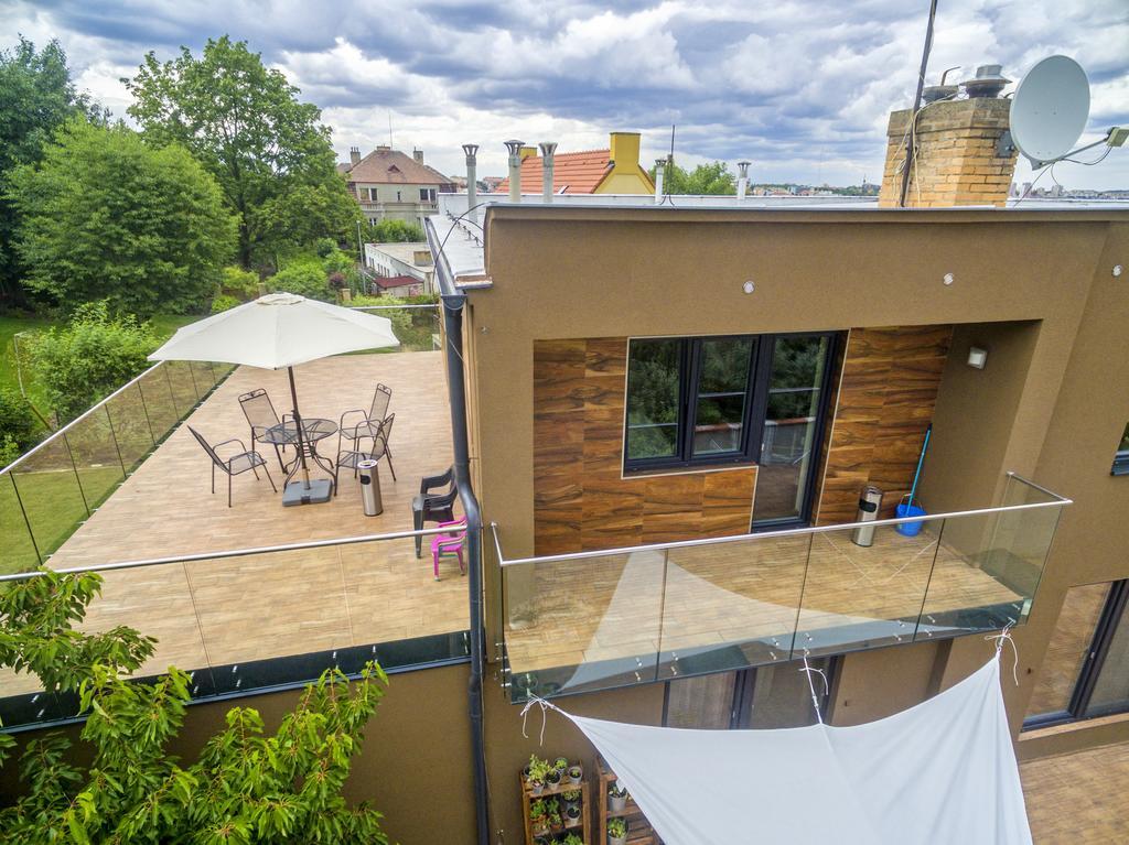 Apartment Pod Sychrovem Praga Esterno foto